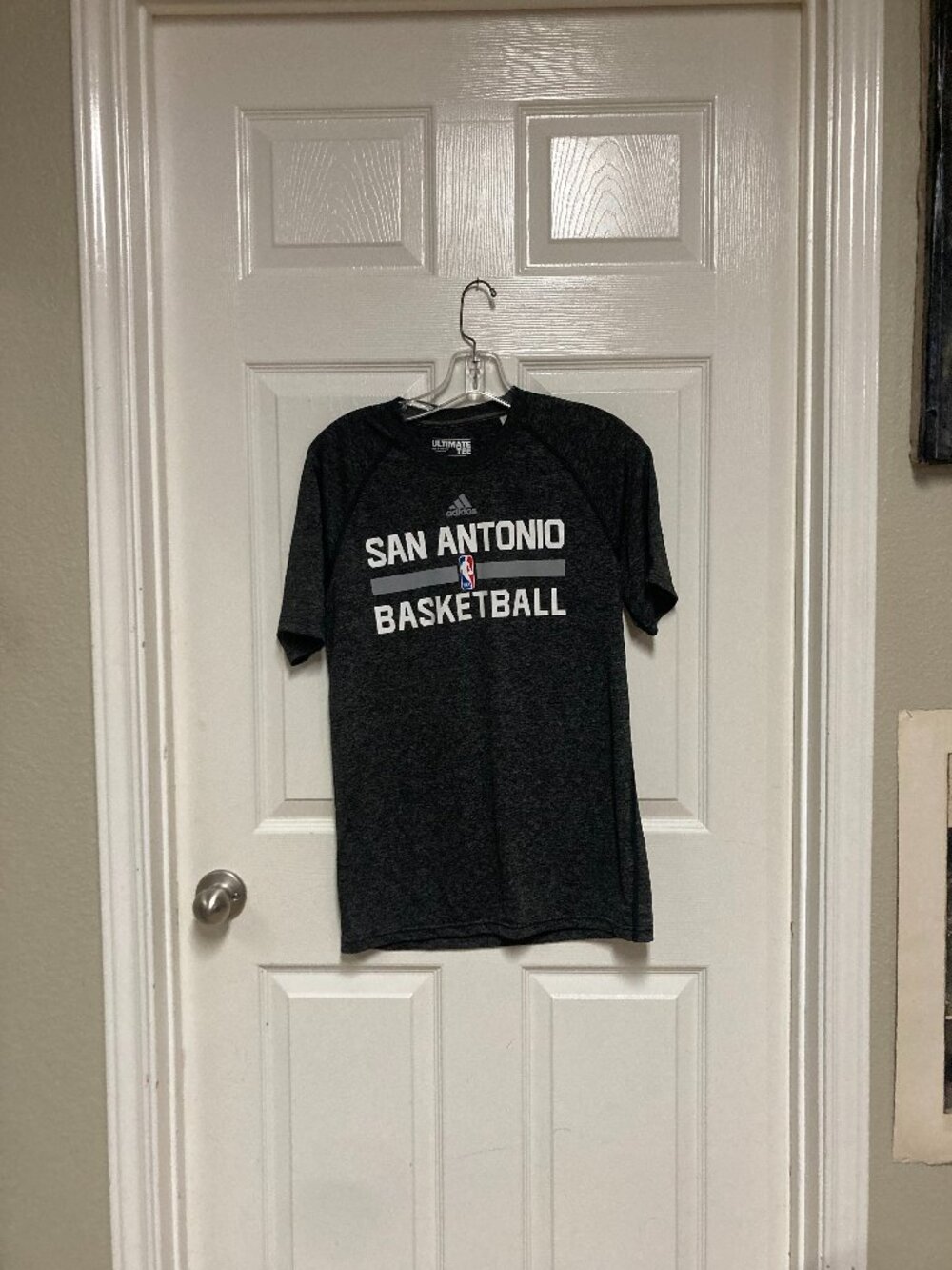 Adidas Ultimate Tee San Antonio Basketball T-Shirt black/charcoal sze Small Mens